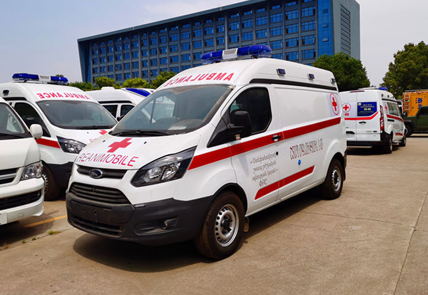 國(guó)六福特V362中軸中頂救護(hù)車(chē)