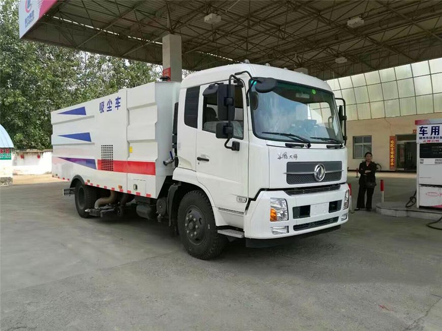 東風(fēng)天錦吸塵車(chē)