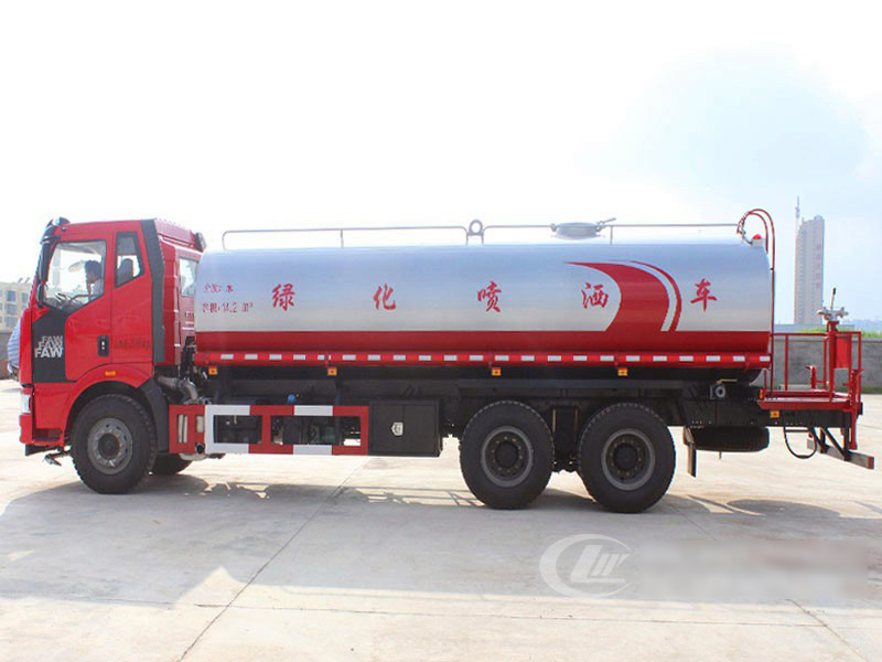 解放20噸灑水車(chē)成功交付客戶